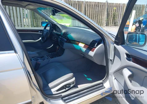 2005 BMW 330Xi from USA, damaged, VIN WBAEW53405PN37317